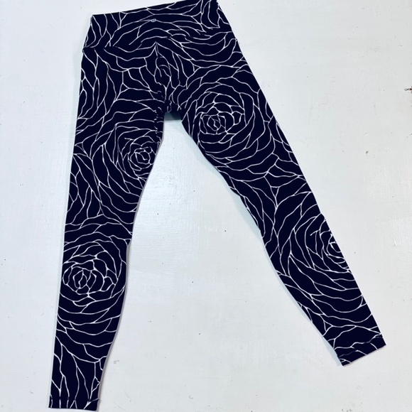 Lululemon Wunder Under High Waisted Leggings in Radiant 8 - Picture 8 of 11